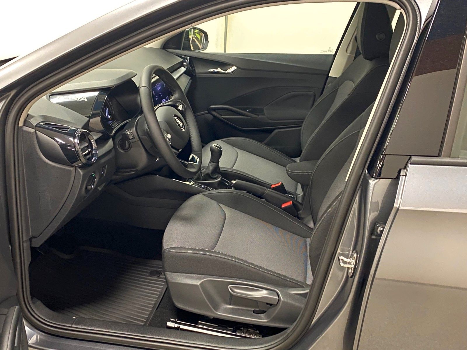 Fahrzeugabbildung SKODA Fabia 1.0 TSI AMBITION+KAMERA+ALU+110 PS+PDC+ALU