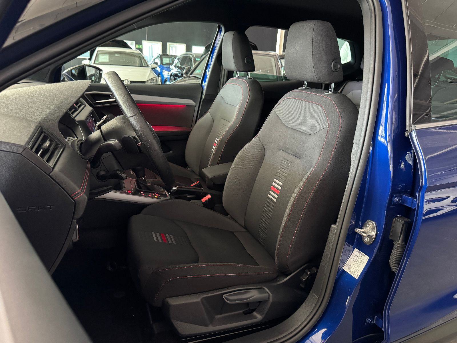 Fahrzeugabbildung SEAT ARONA SPORTPAKET FR-LINE DSG ACC LED BEATS KESSY