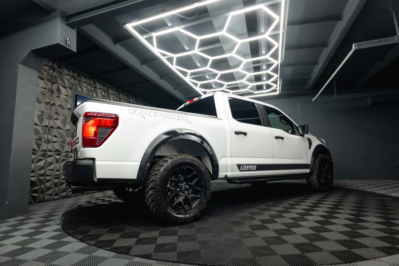 Fahrzeugabbildung Ford F150 5.0L V8 4x4 Offroad SuperCrew RAPTOR 19%