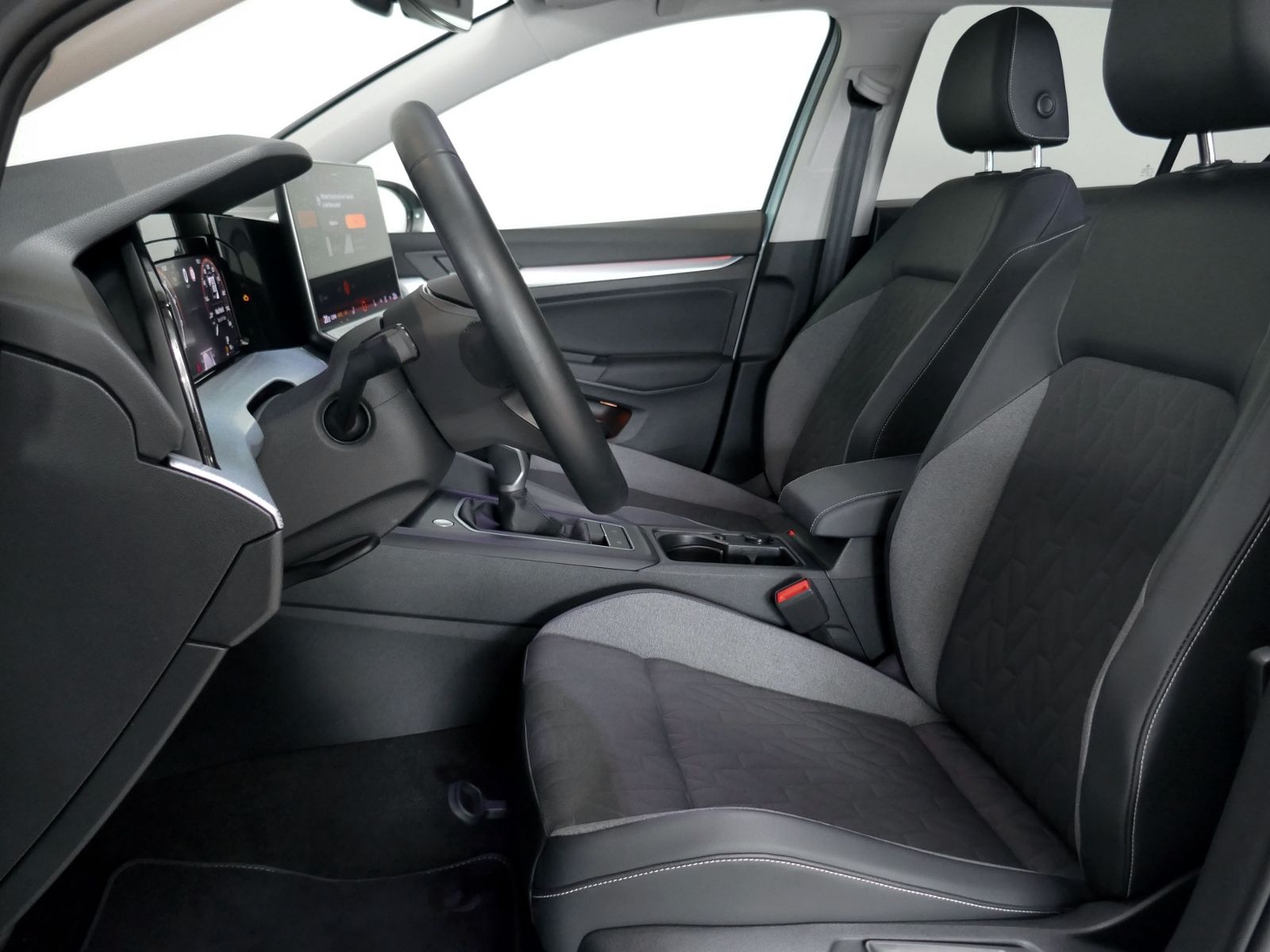 Fahrzeugabbildung Volkswagen Golf VIII GOAL 1.5 TSI | LED PDC ACC Navi App