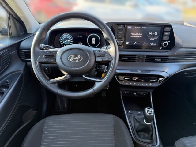 Fahrzeugabbildung Hyundai i20 Essential 1.2 +CARPLAY+TEMPOMAT+SHZ+RFK+KLIM