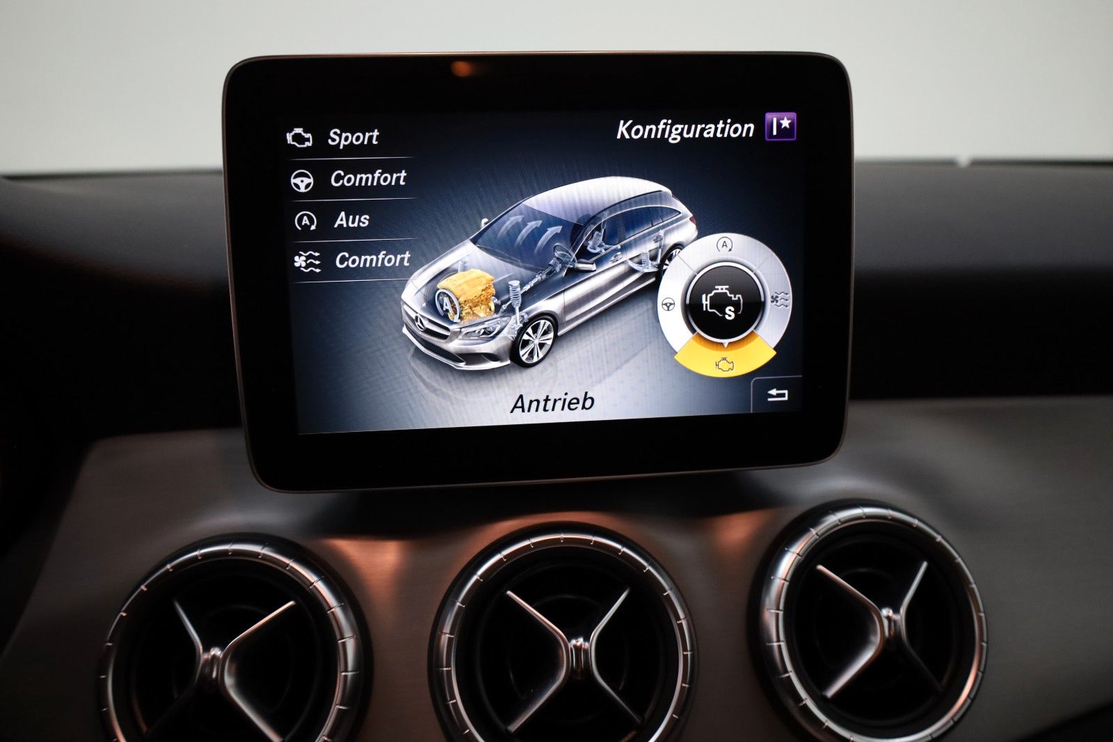 Fahrzeugabbildung Mercedes-Benz CLA 200 SB TLeder,Navi,LED,SH,Kamera,SR+WR