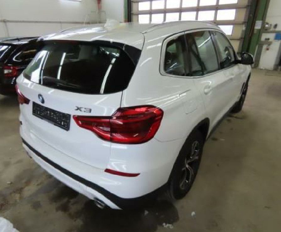 Fahrzeugabbildung BMW X3 xDrive 20d Aut. LED+/NAVI/STANDHZ/HUD/SHZ