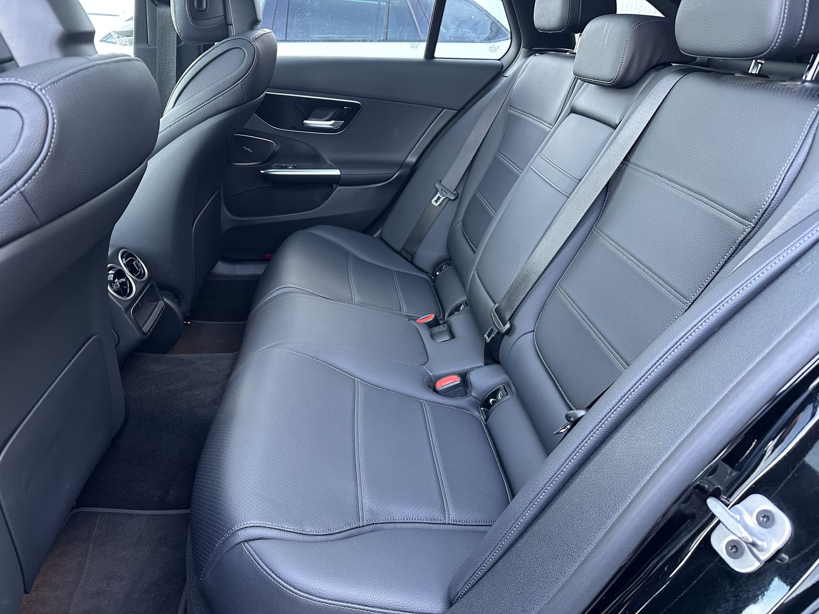 Fahrzeugabbildung Mercedes-Benz C 300e T Avantgarde NAV+LED+PANO+360°+V-COCKPIT