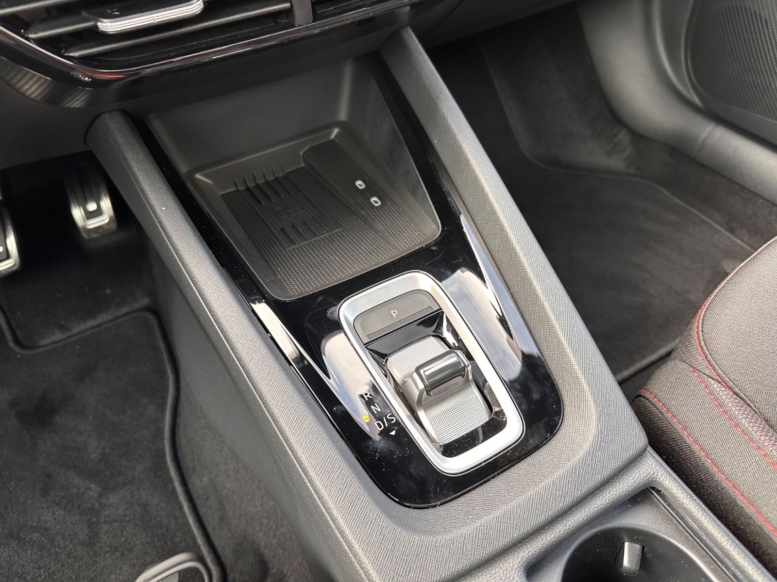 Fahrzeugabbildung SKODA Octavia RS Combi 2.0 TSI Pano/360°/Matrix/ACC