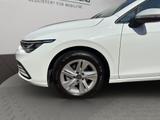 Volkswagen Golf 8 Life 1.0 eTSI DSG NaviPro TravelAssist - VW Golf Gebrauchtwagen in Nürnberg