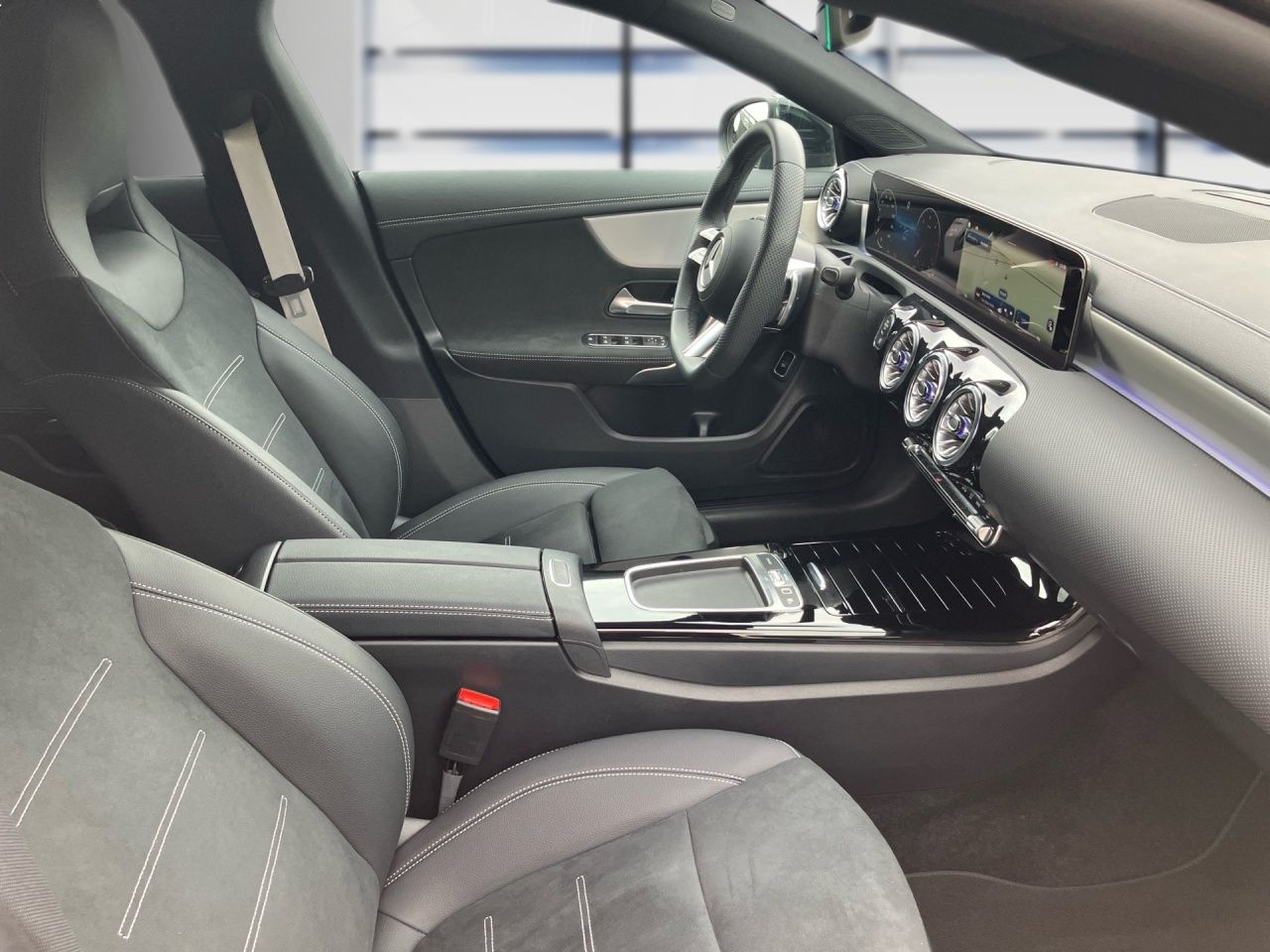 Fahrzeugabbildung Mercedes-Benz CLA 200 d Coupé AMG+NIGHT+AHK+MULTIBEAM+KAMERA+