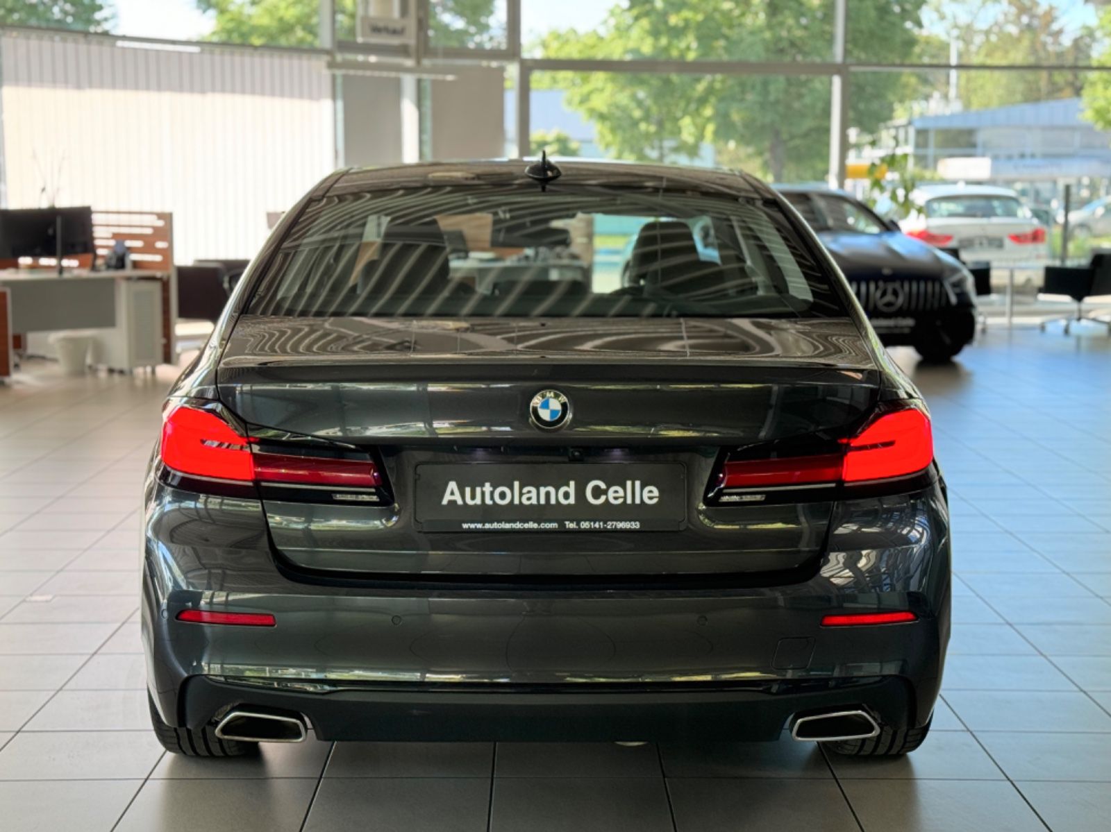 Fahrzeugabbildung BMW 530i Kamera DAB WLAN Fernlichtassist Alarm AHK