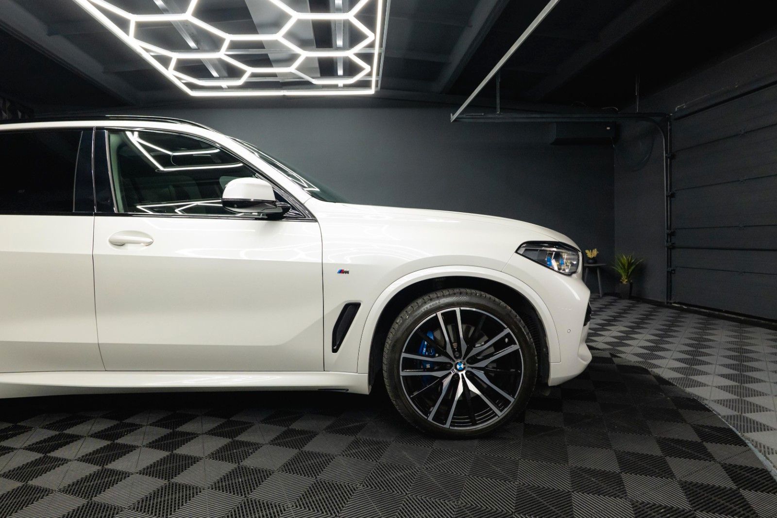 Fahrzeugabbildung BMW X5 M50i Shadow Line | ACC | Pano | Laser | Sky