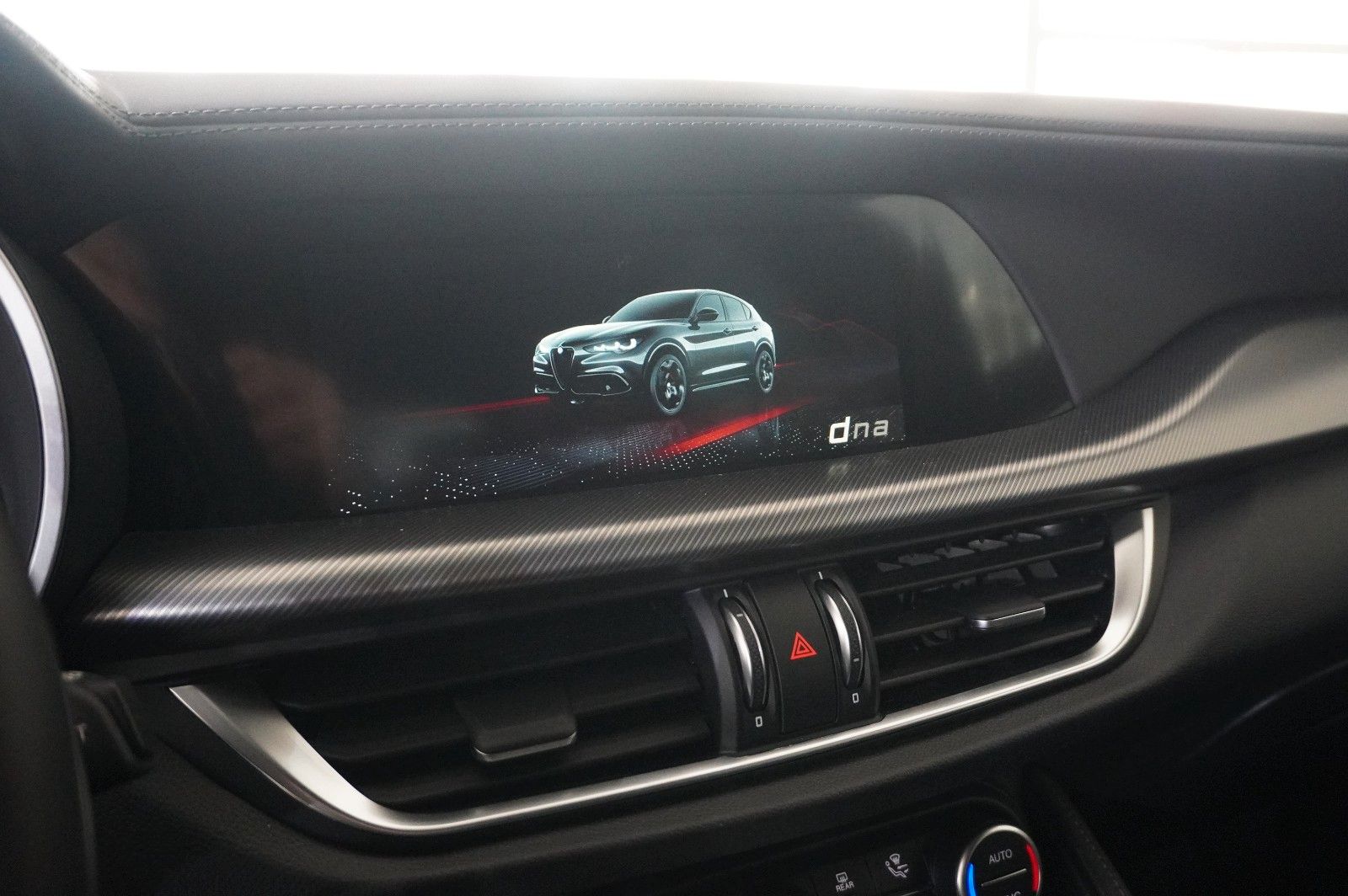 Fahrzeugabbildung Alfa Romeo Stelvio 2.2D VELOCE Q4 NAVI/LED/KAMERA/MATRIX/SH