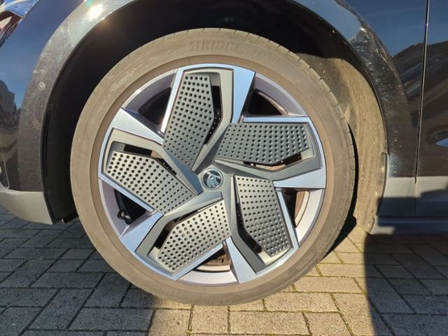 Fahrzeugabbildung SKODA Enyaq iV 80 SUITE AHK MATRIX NAV WÄRMEPUMPE