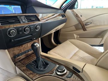 Fahrzeugabbildung BMW 535d Limousine HiFi PDC Memory NaviPro Klima
