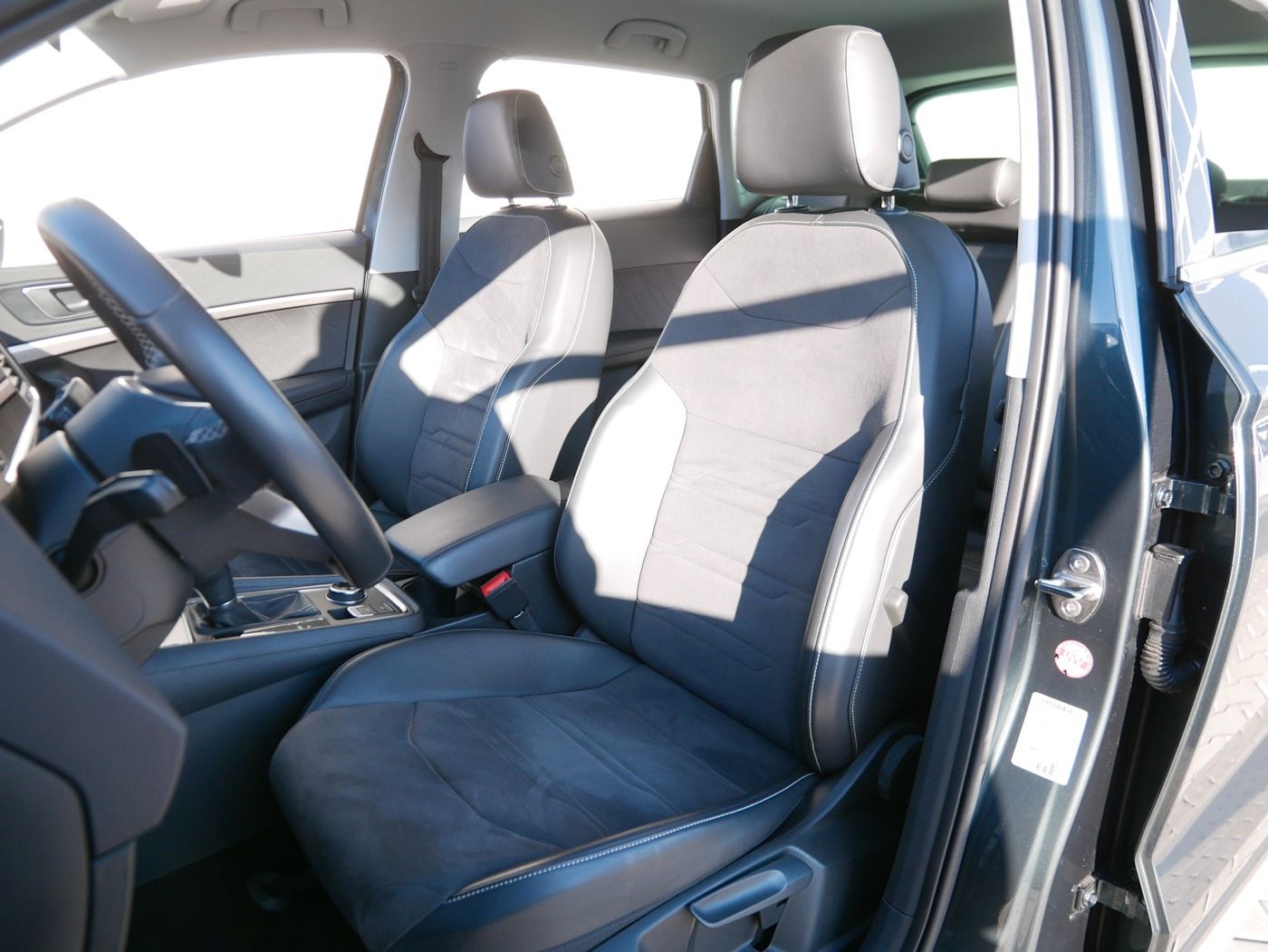 Fahrzeugabbildung SEAT Ateca 2.0 TDI Xperience AHK DSG Kamera ACC LED