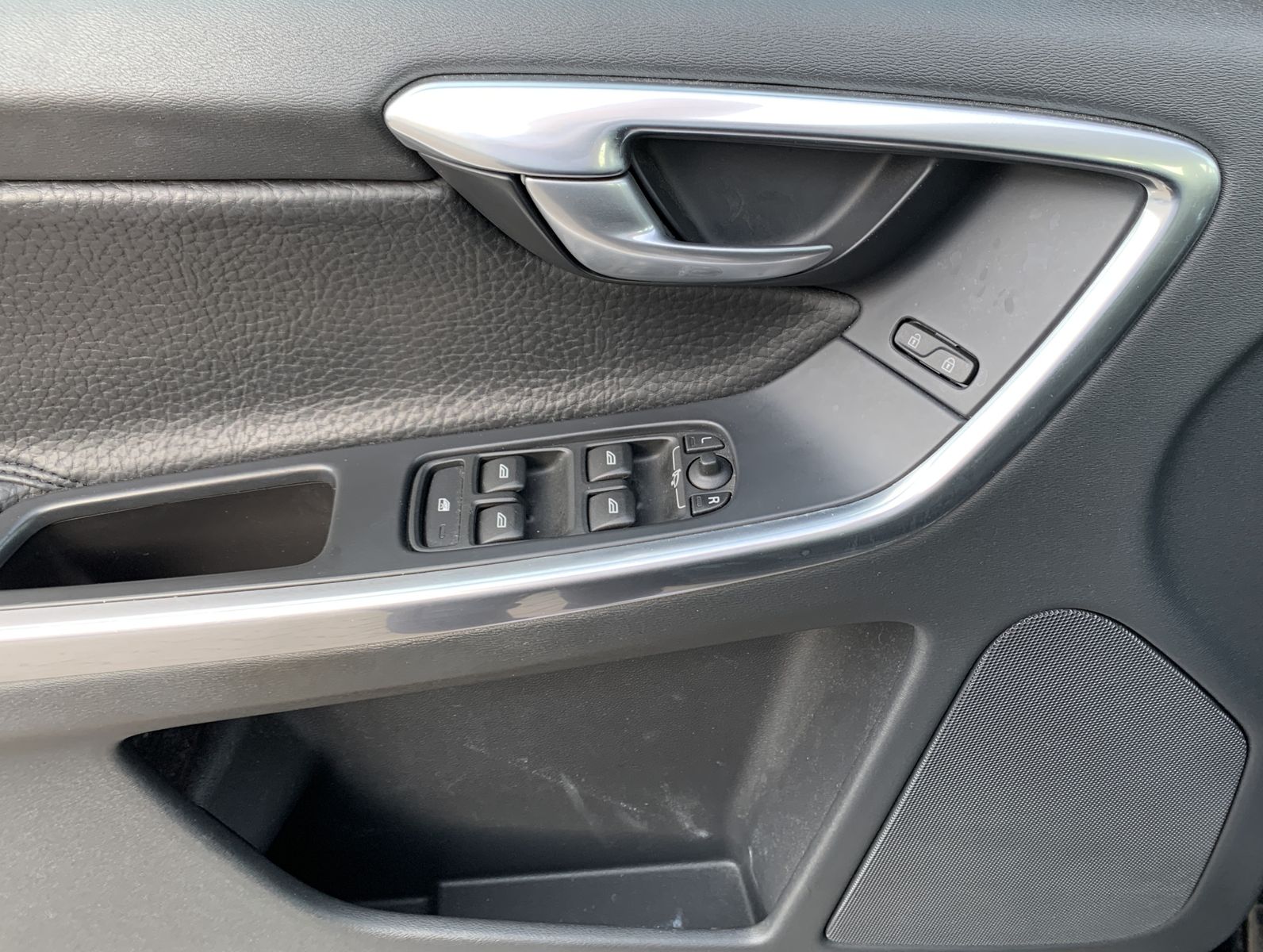 Fahrzeugabbildung Volvo XC60 2.4 D*Summum AWD*Leder*AHK*Temp*Navi*SHZ*