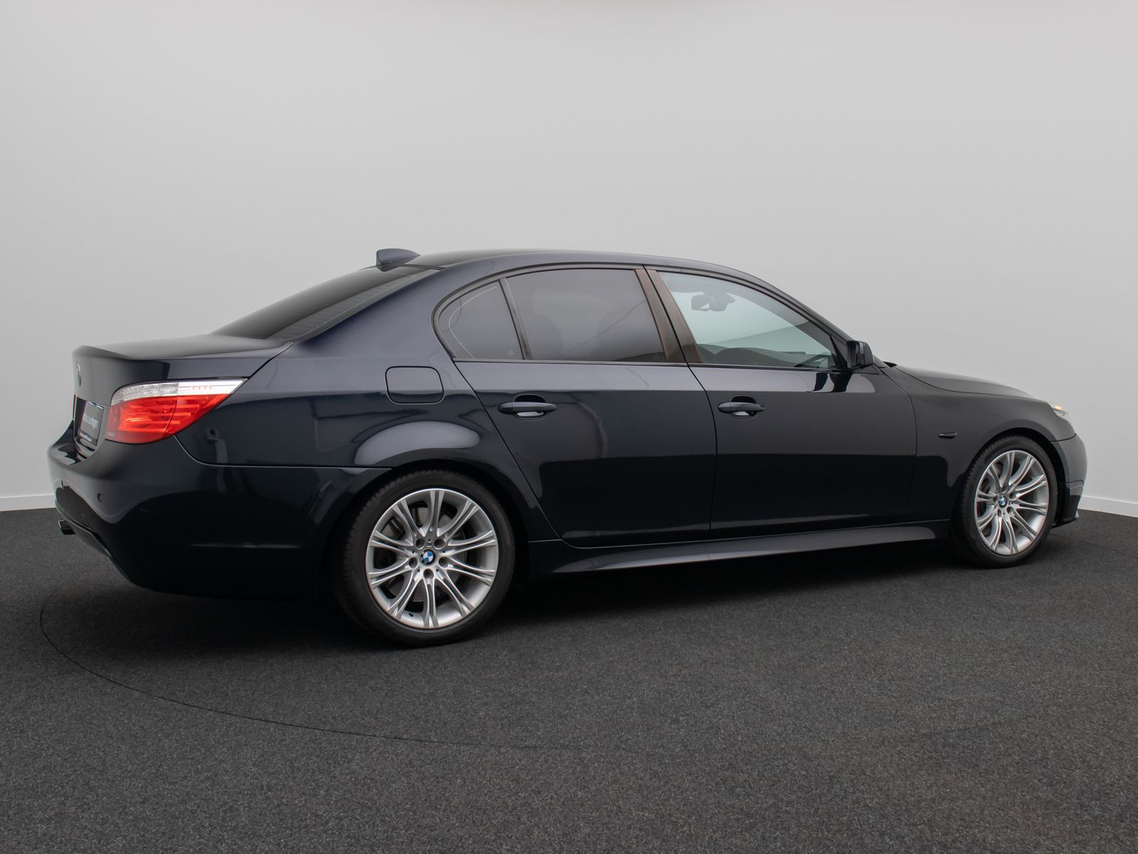 Fahrzeugabbildung BMW 530i M Sport Xenon NaviPro AHK HiFi Memory Leder