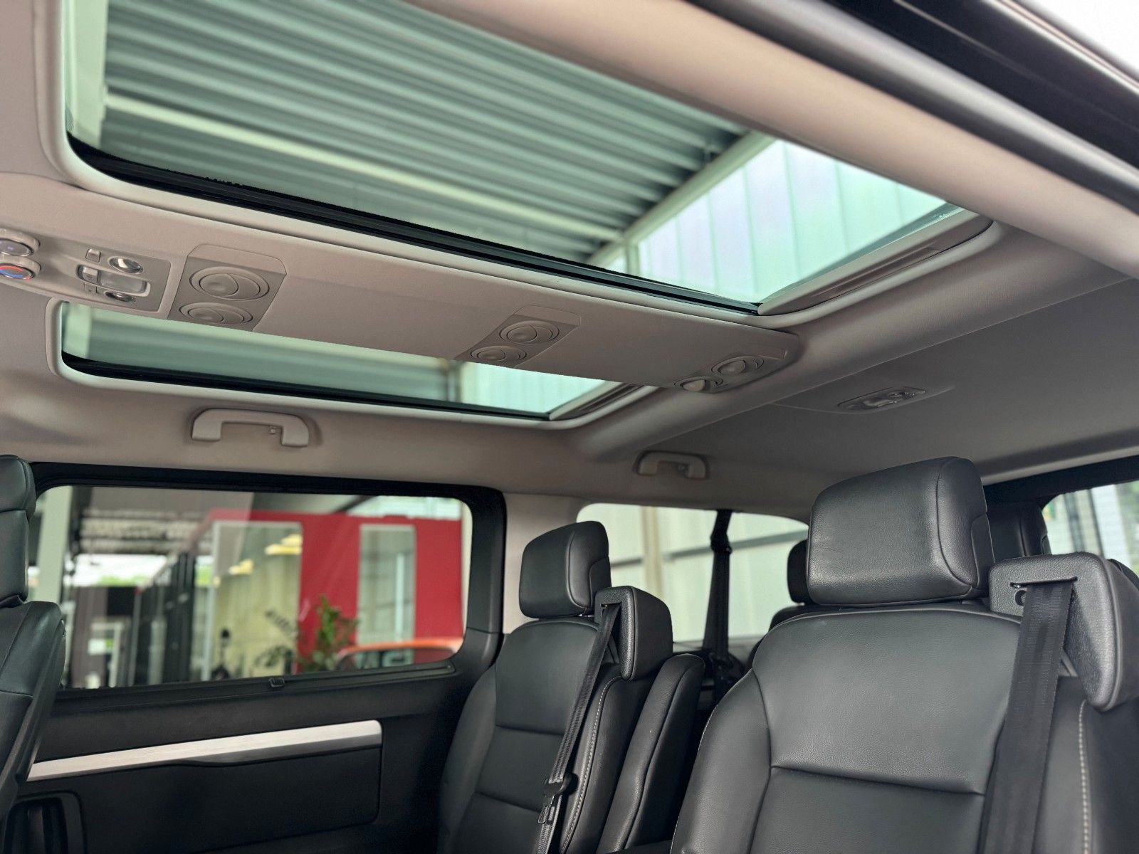 Fahrzeugabbildung Opel Vivaro 2.0 CDTI Automatik Zafira Life "AHK PANO"