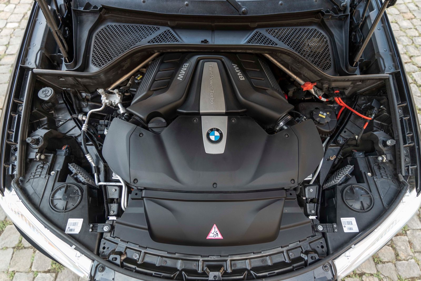 Fahrzeugabbildung BMW X5 xDrive50i M-SPORTPAKET HUD H&K CARPLAY 360°