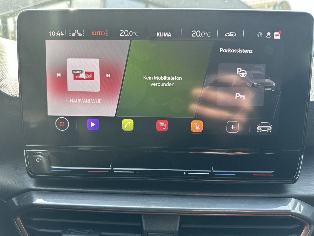 Fahrzeugabbildung CUPRA Leon Sportstourer 1.5 eTSI 150 PS DSG*AHK* - mit KI generiert/bearbeitet