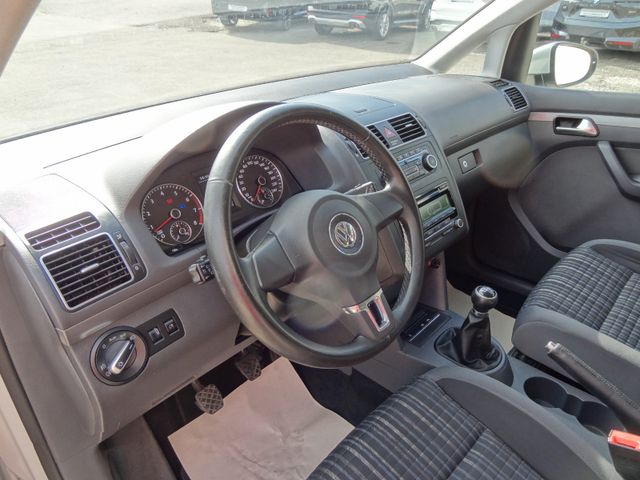 Fahrzeugabbildung Volkswagen CrossTouran/2.Hd/AHK/SitzH/140PS/PDC/Bi-Xenon/