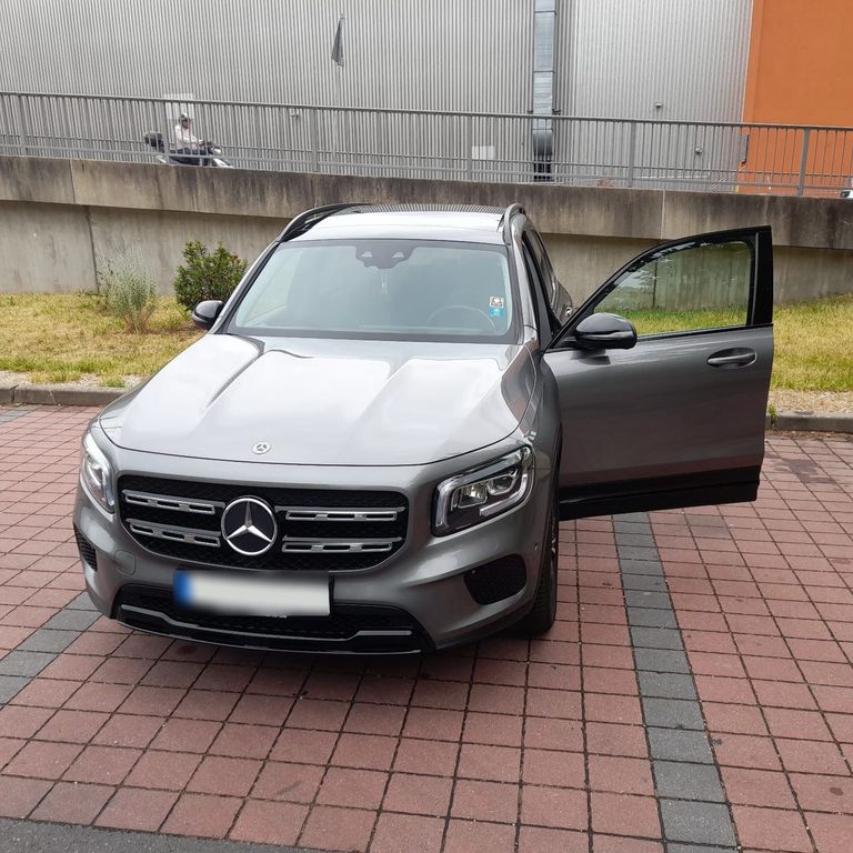 Image of Mercedes-Benz GLB 200