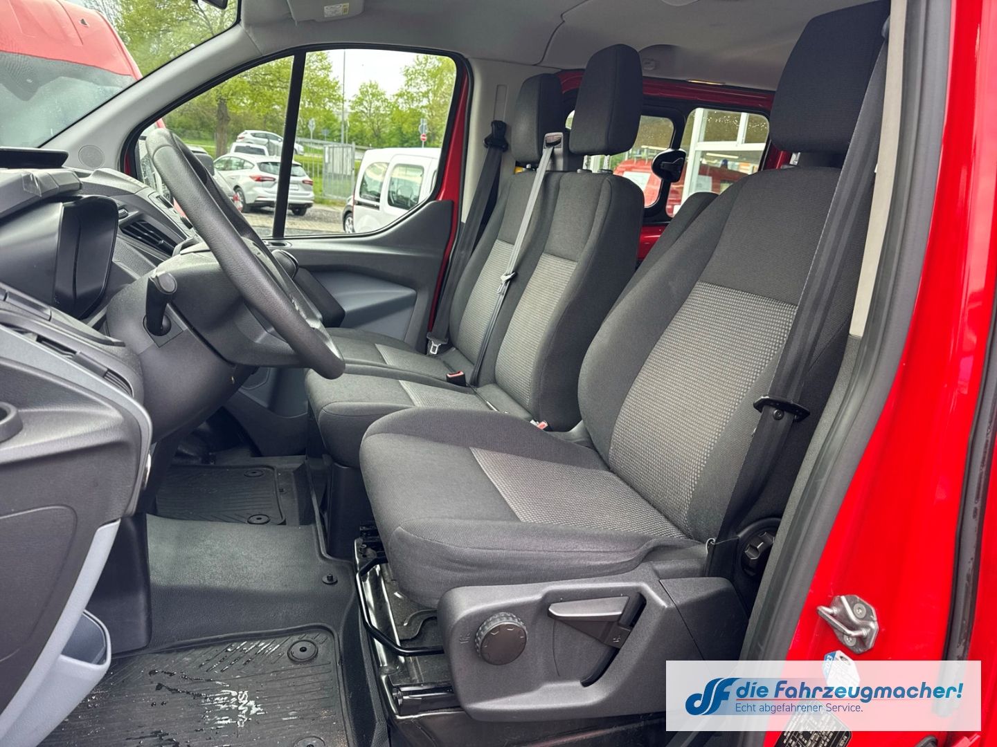 Fahrzeugabbildung Ford Transit Custom Kombi 300 L1 2.2 TDCi *1481