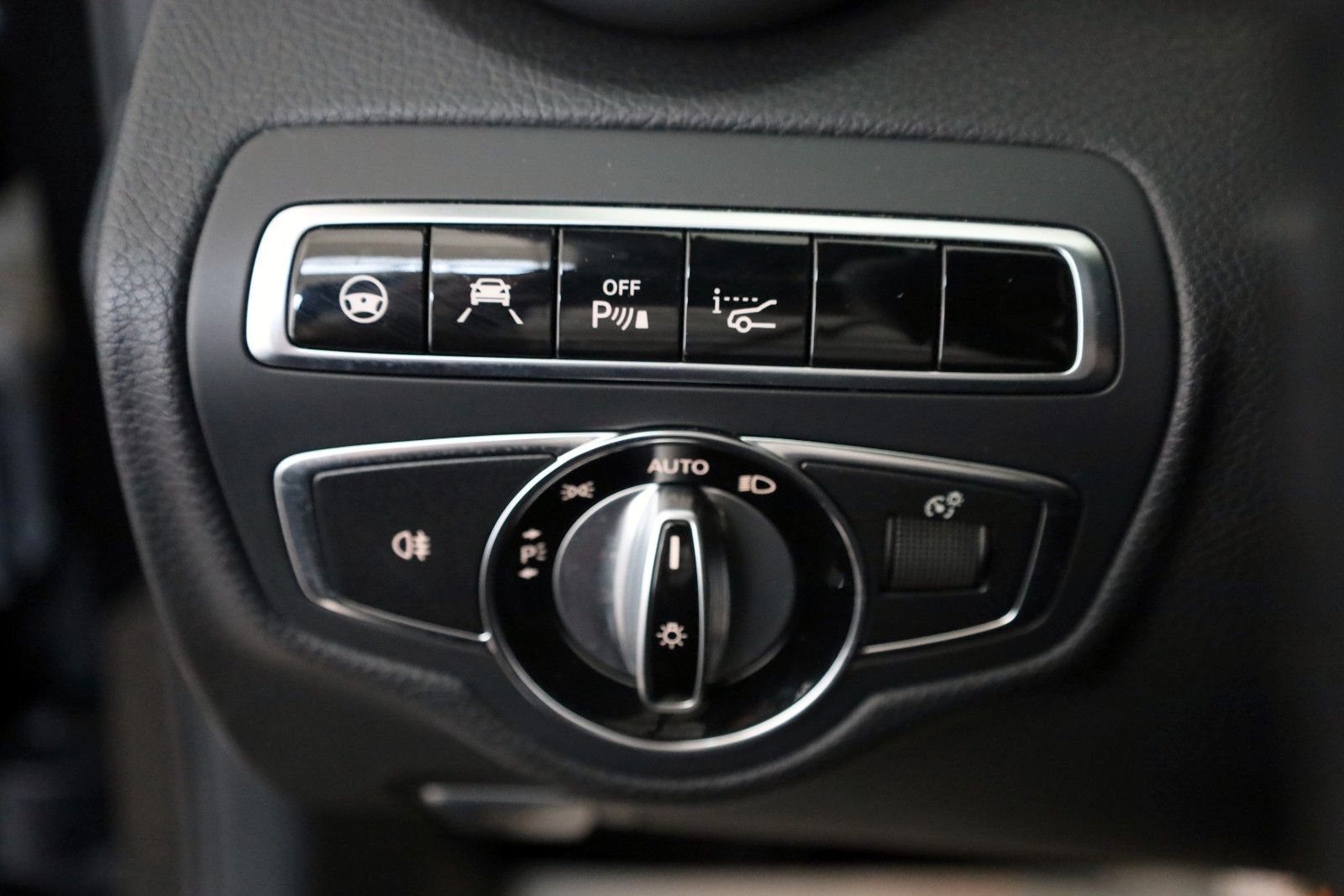 Fahrzeugabbildung Mercedes-Benz C 220d T, AMG Line,HeadUp,ACC,Keyless,Burmester