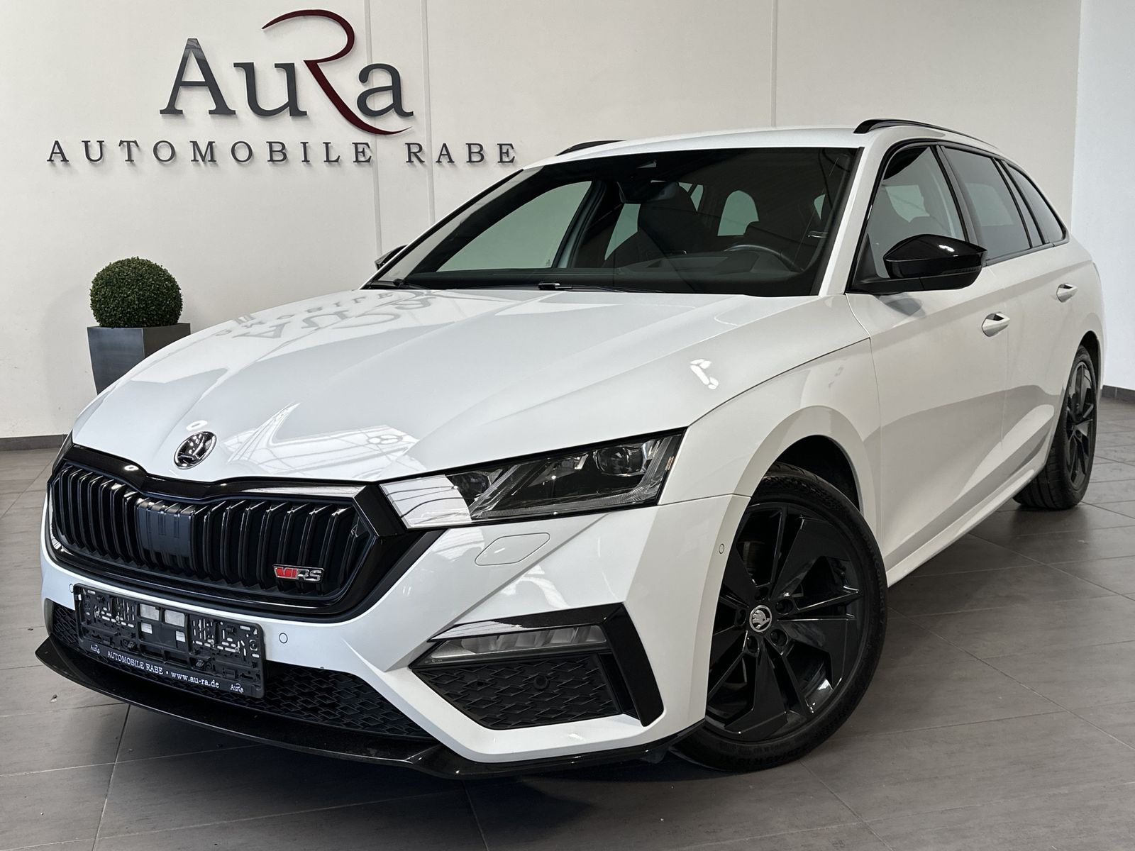 Fahrzeugabbildung SKODA Octavia Combi RS NAV+LED+AHK+V-COCKPIT+HEADUP+PP