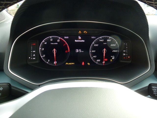 Fahrzeugabbildung SEAT Arona Xperience 1.0 TSI + SHZ + NAVI + LED