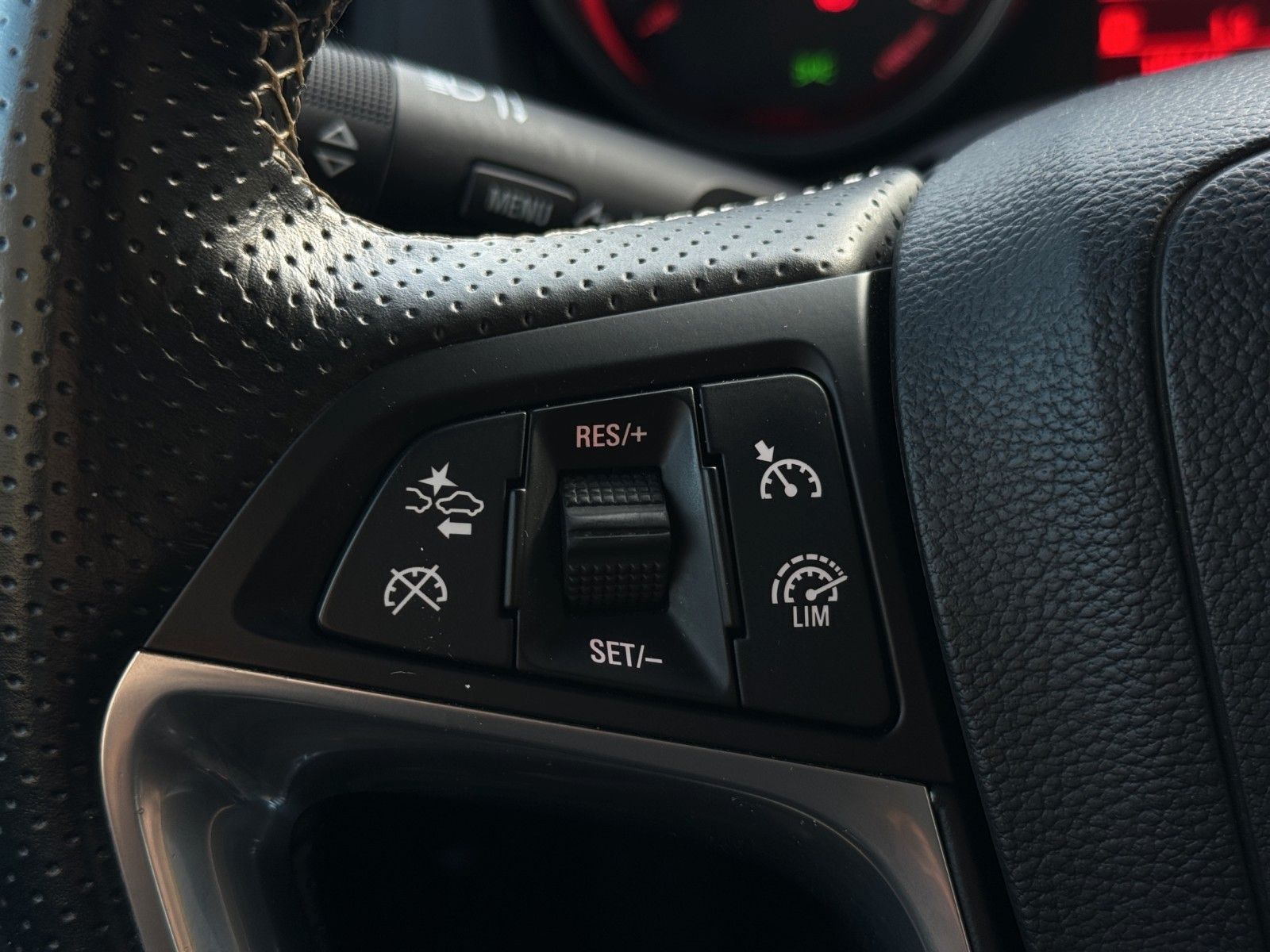 Fahrzeugabbildung Opel Astra J GTC *Infinity*Leder*OPC*Bi-Xen*Bhz.Lenk