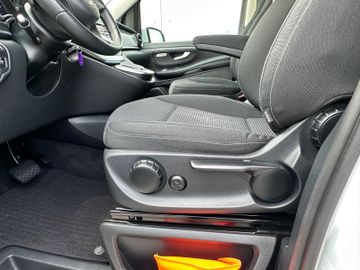 Mercedes V 220 - 7