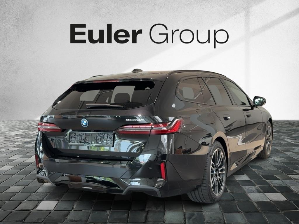 BMW i5 eDrive40 Sportpaket HUD AHK-klappbar AHK Navi