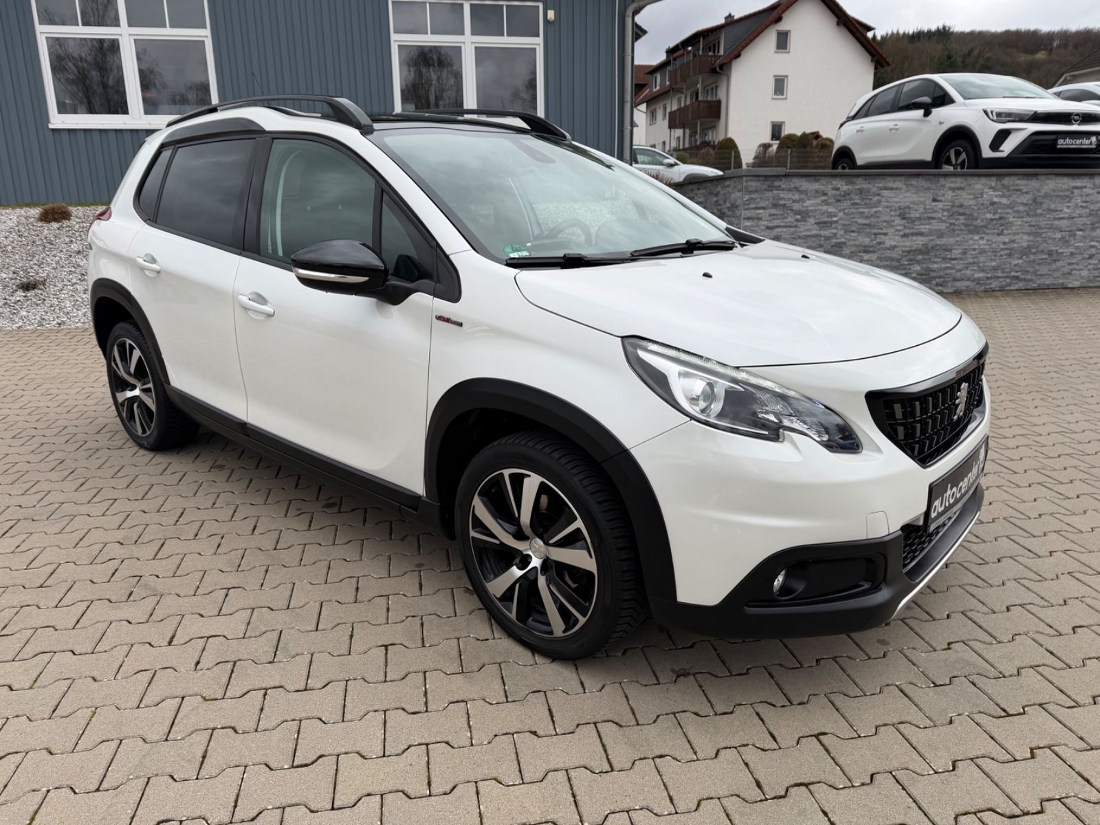 Fahrzeugabbildung Peugeot 2008 GT Line°Automatik°AHK°Pano°Kamera°Leder°