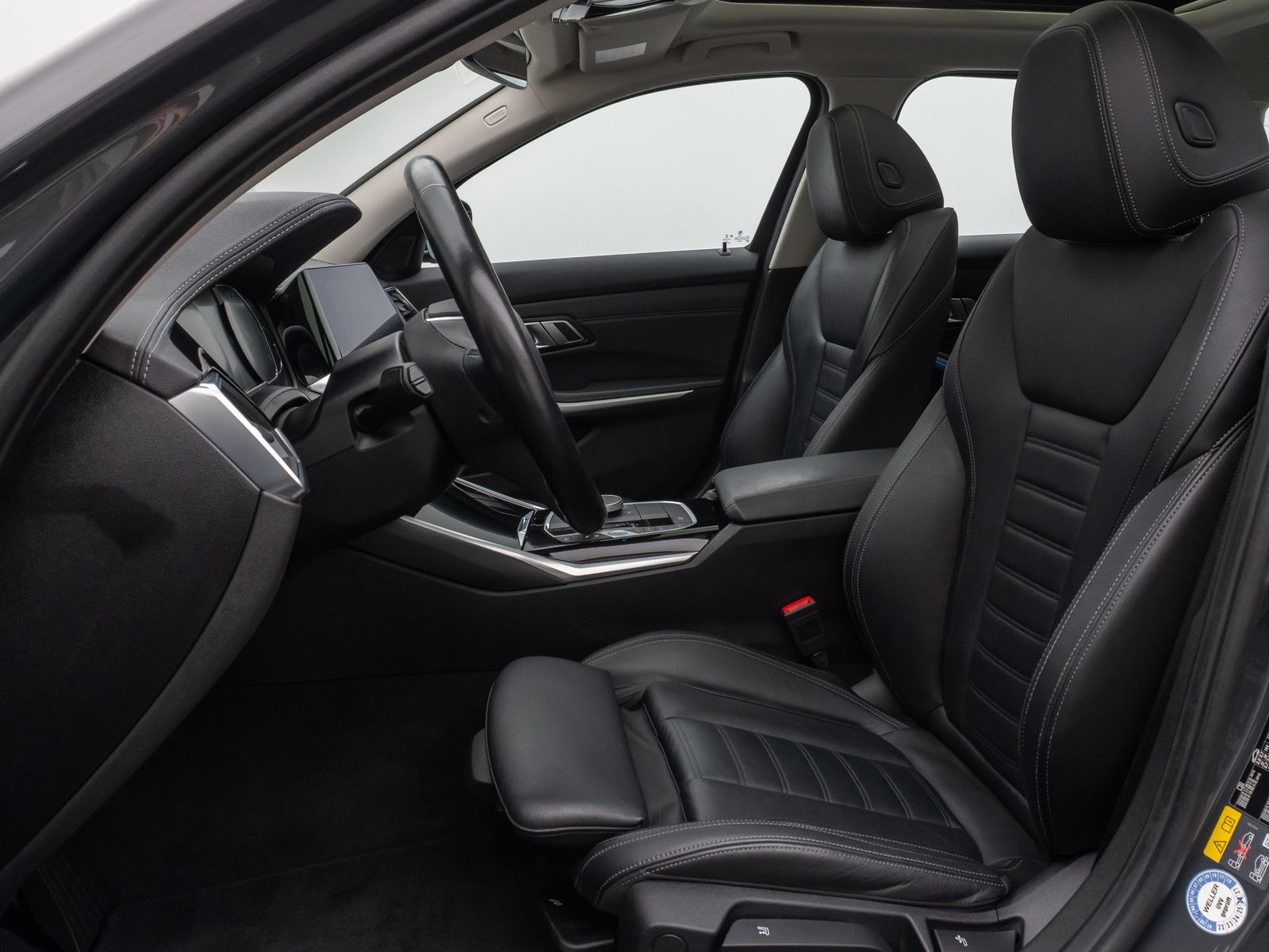 Fahrzeugabbildung BMW 330e Luxury Line Kamera Pano HUD HiFi Individual