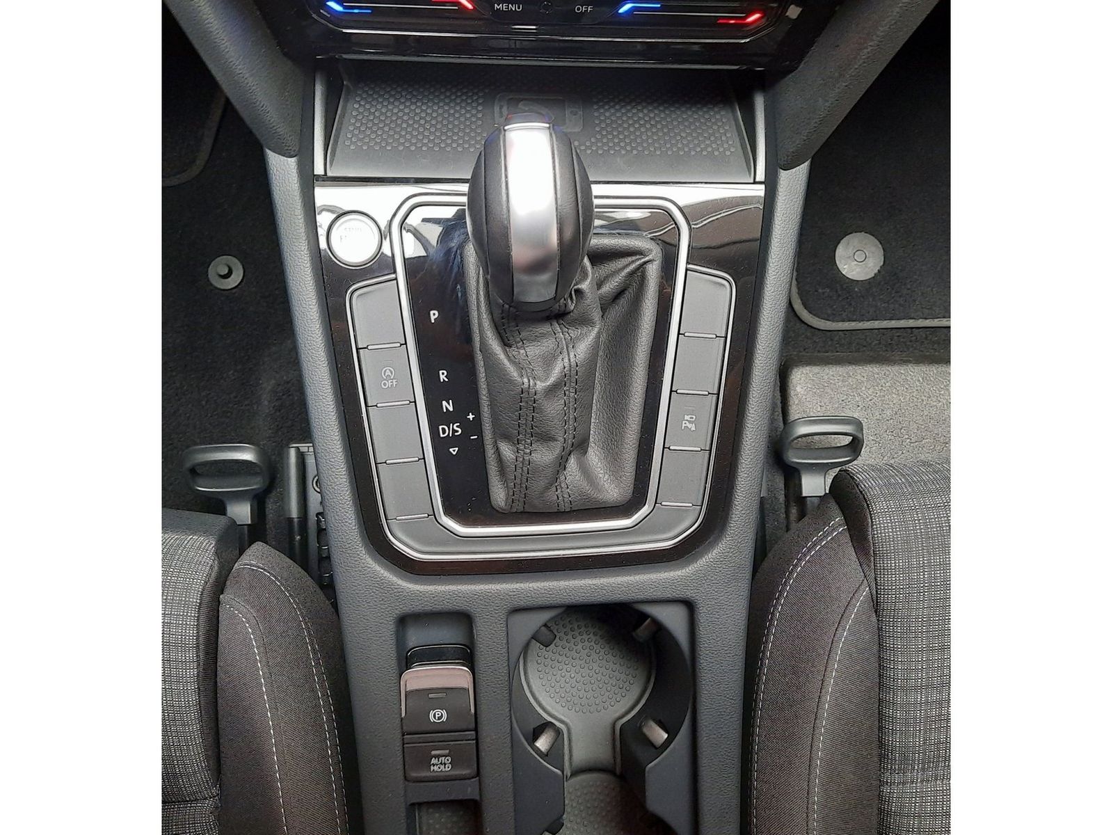 Fahrzeugabbildung Volkswagen Passat Variant Business TSI DSG *AHK*Cam*Navi*