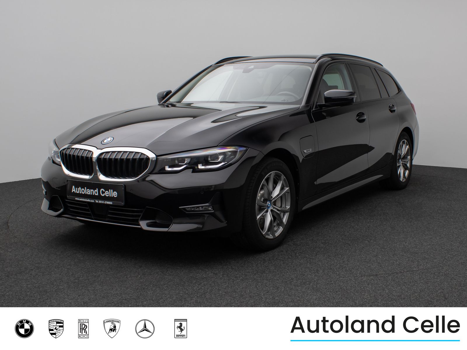 Fahrzeugabbildung BMW 330e xD Sport Line Panorama DAB HiFi Stop&Go AHK