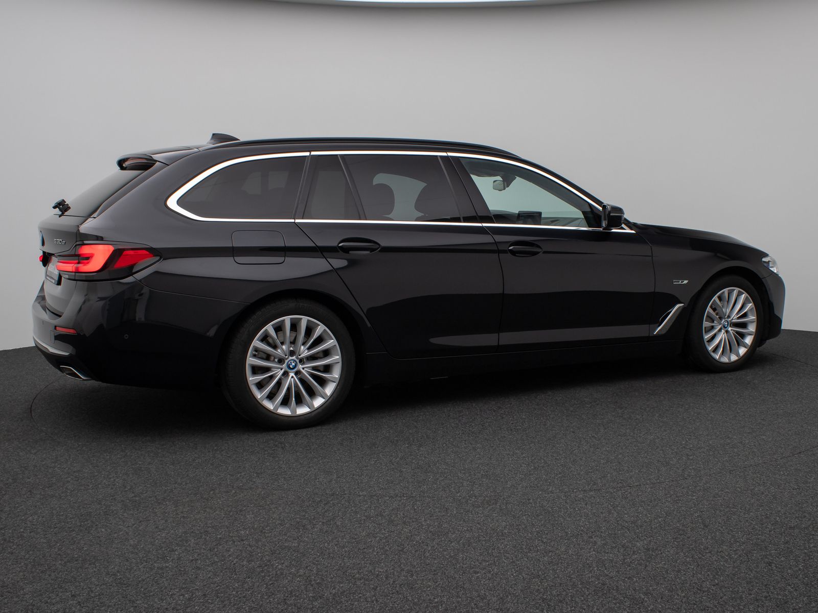 Fahrzeugabbildung BMW 530e xD Luxury Line Kamera HUD DAB HiFi Sport