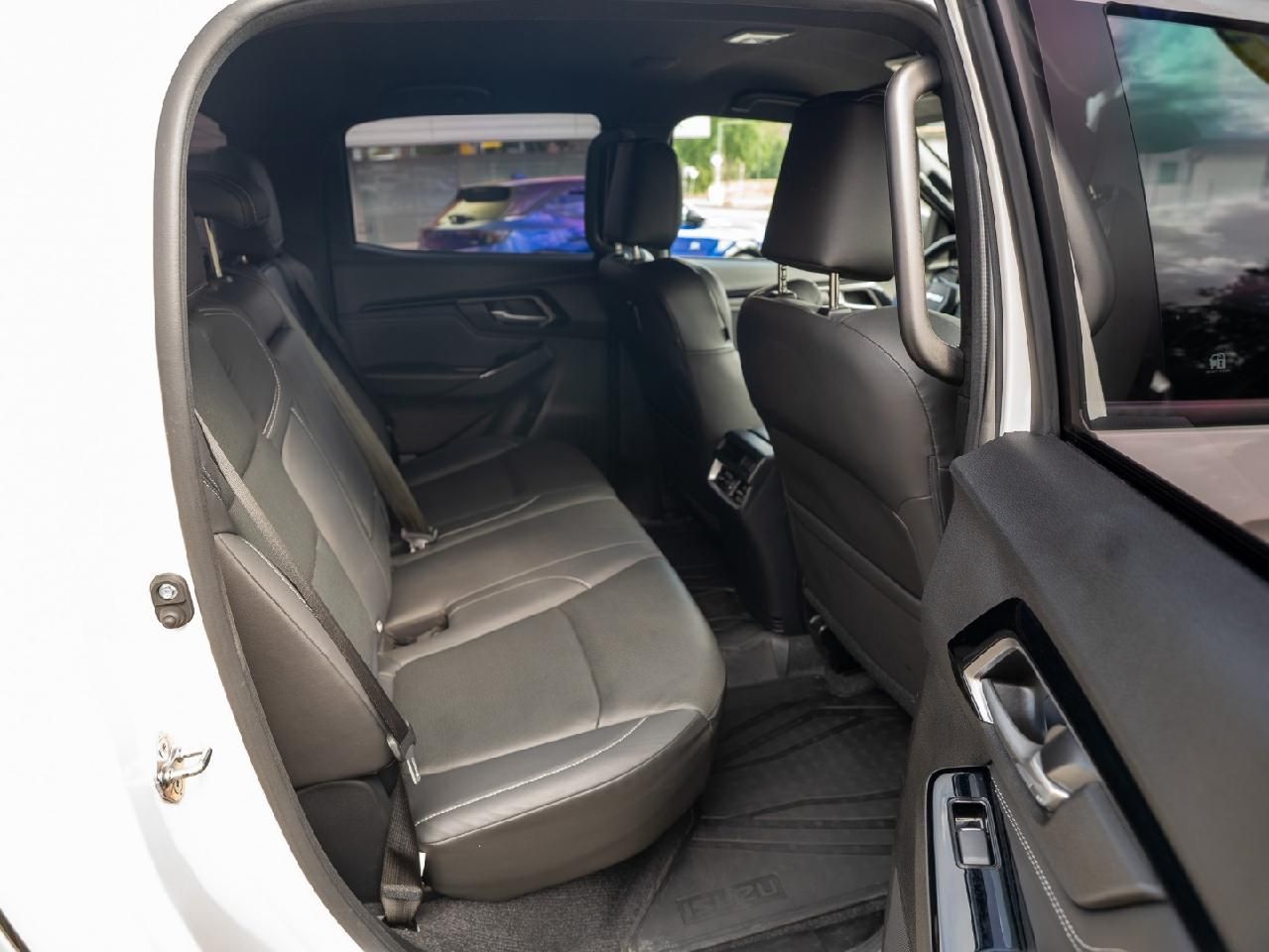 Fahrzeugabbildung Isuzu D-Max Double Cab 4WD V-CROSS