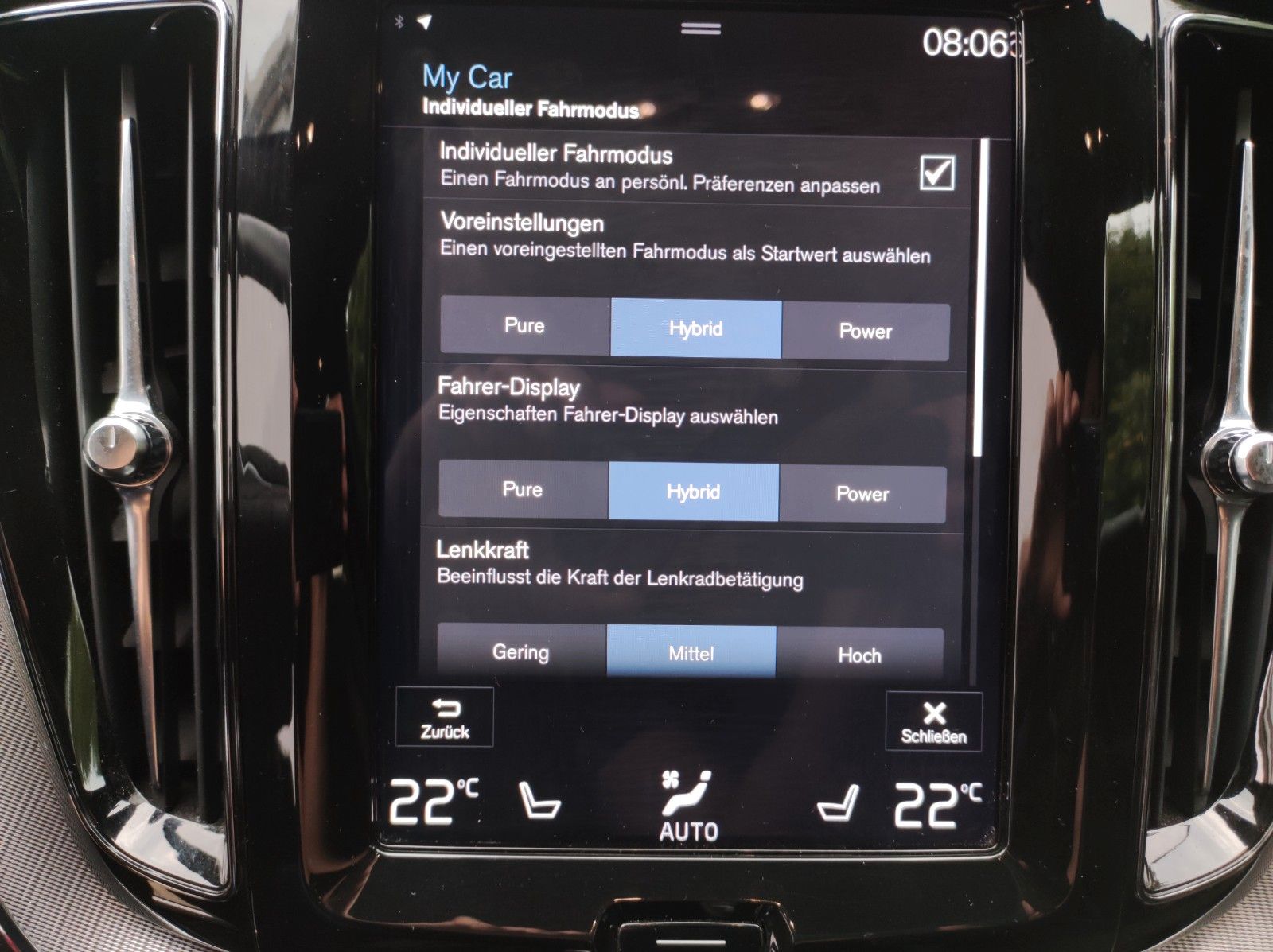 Volvo XC60 R Design PHEV AWD PANO Leder AHK LED Autom foto 23
