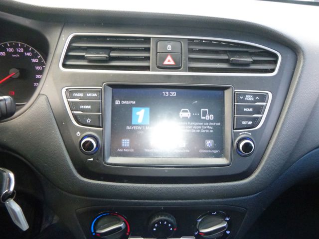 Fahrzeugabbildung Hyundai i20 YES! >49.000KM/Sitzheiz/Kamera/Einparkhilfe<