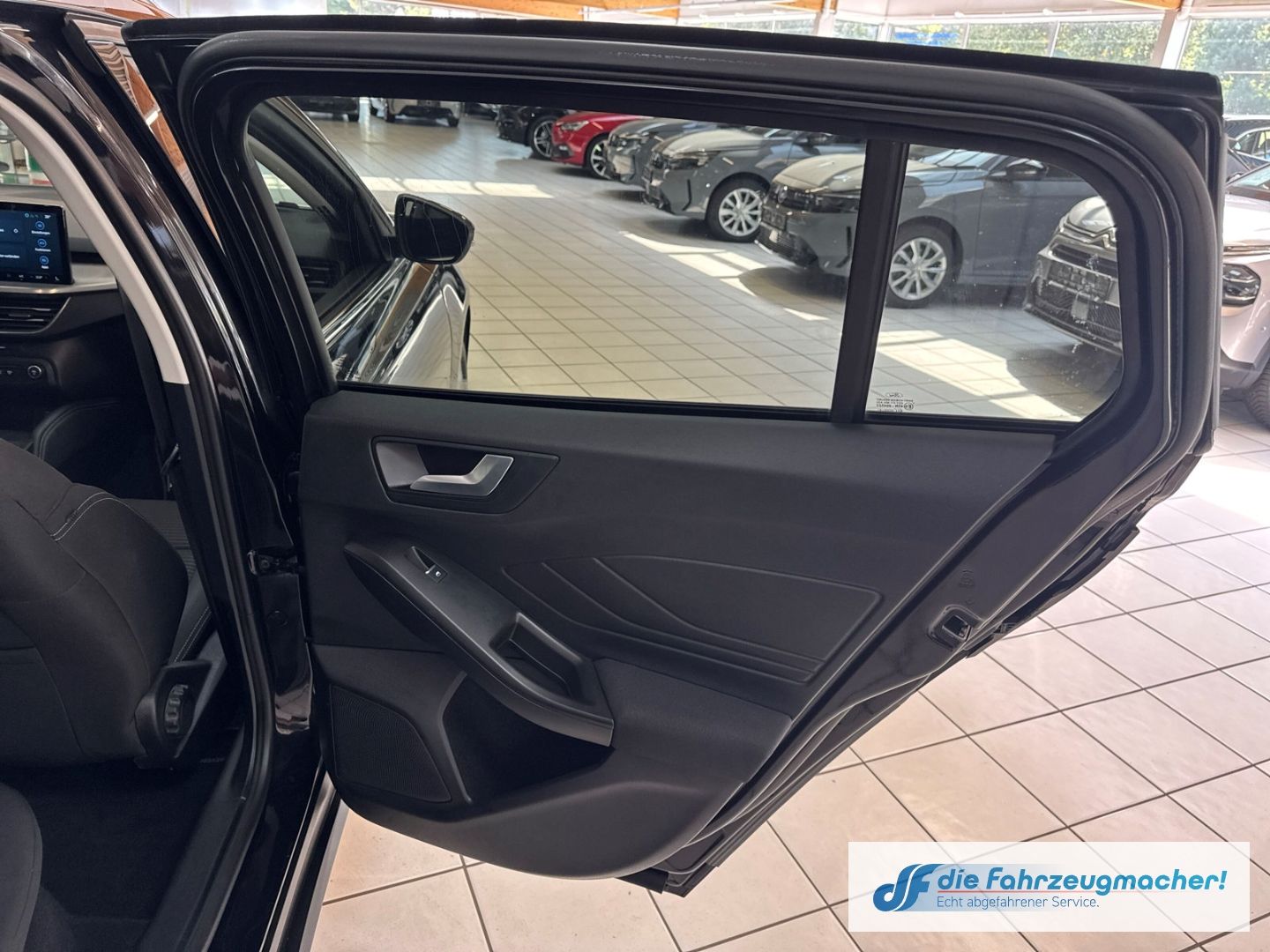 Fahrzeugabbildung Ford Focus Turnier Titanium X Sportpaket Navi Digital