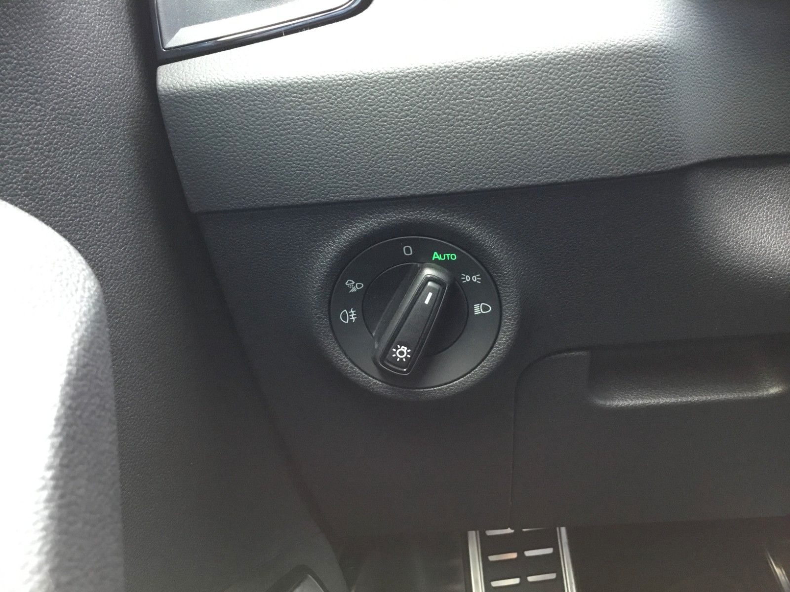 Fahrzeugabbildung SKODA Karoq 2.0l TSI DSG 4x4 Sportline+AHK+Matrix+Pano