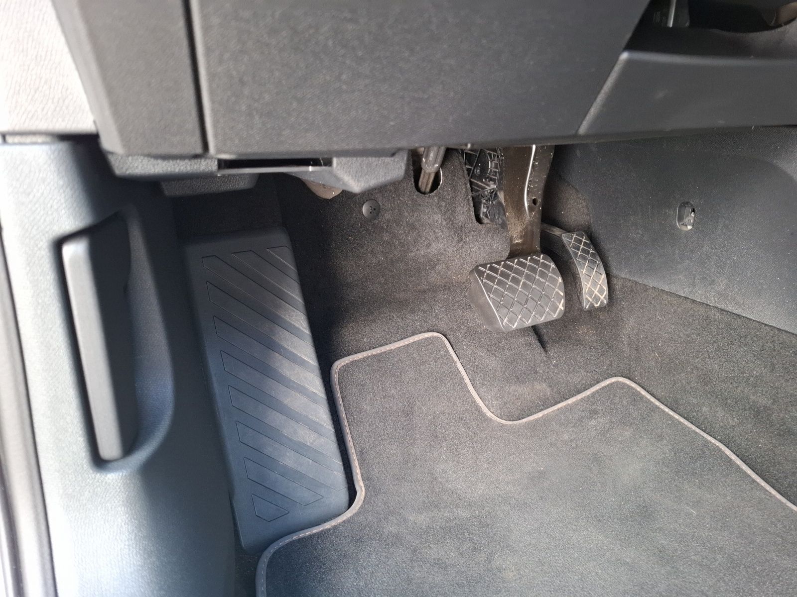 Fahrzeugabbildung CUPRA Formentor TSI DSG LED ACC RFK SH 19"