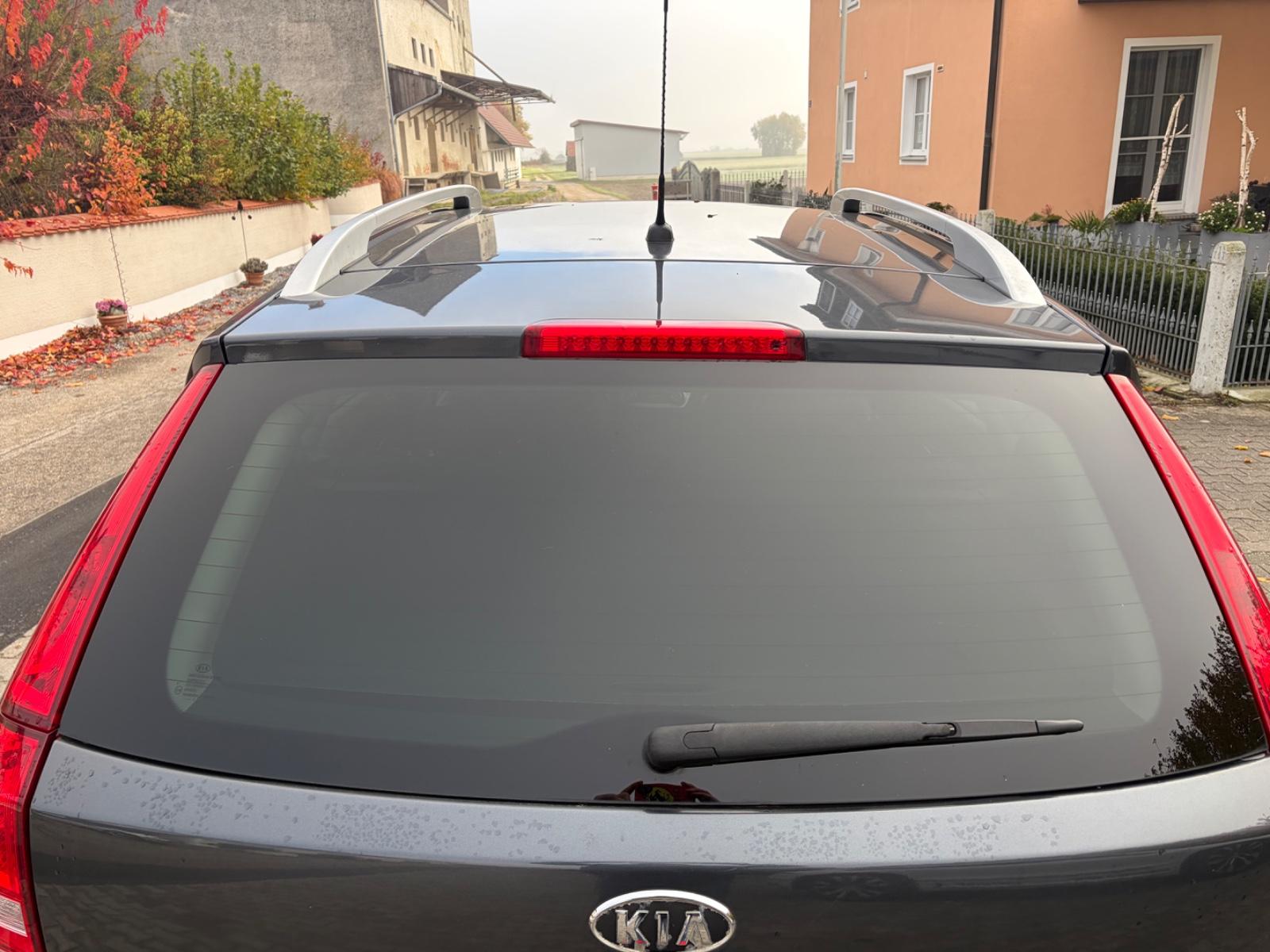 Kia cee'd 2010 — photo 11