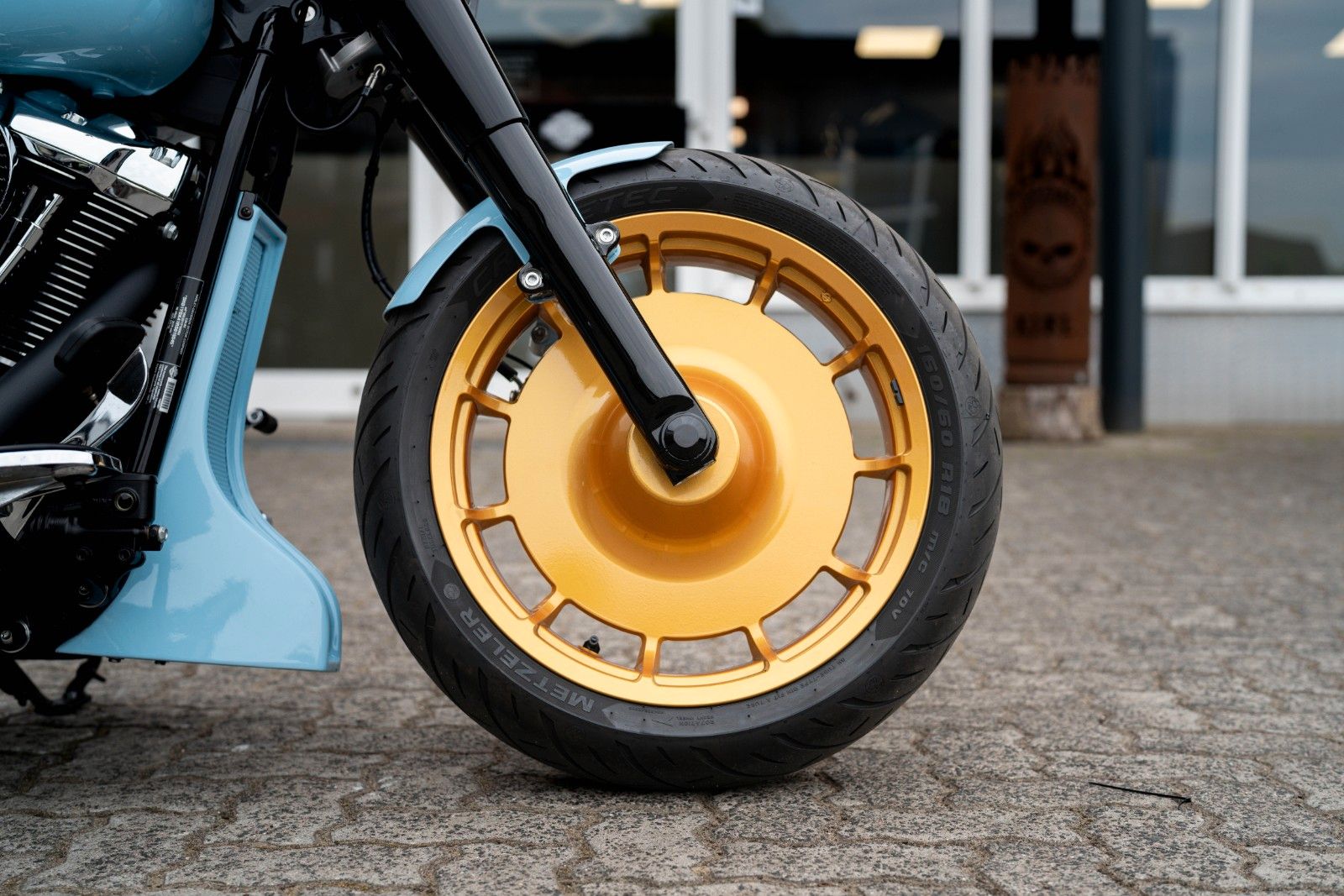 Fahrzeugabbildung Harley-Davidson Light Blue FAT BOY FLFBS 114 - Jekill & Hyde-