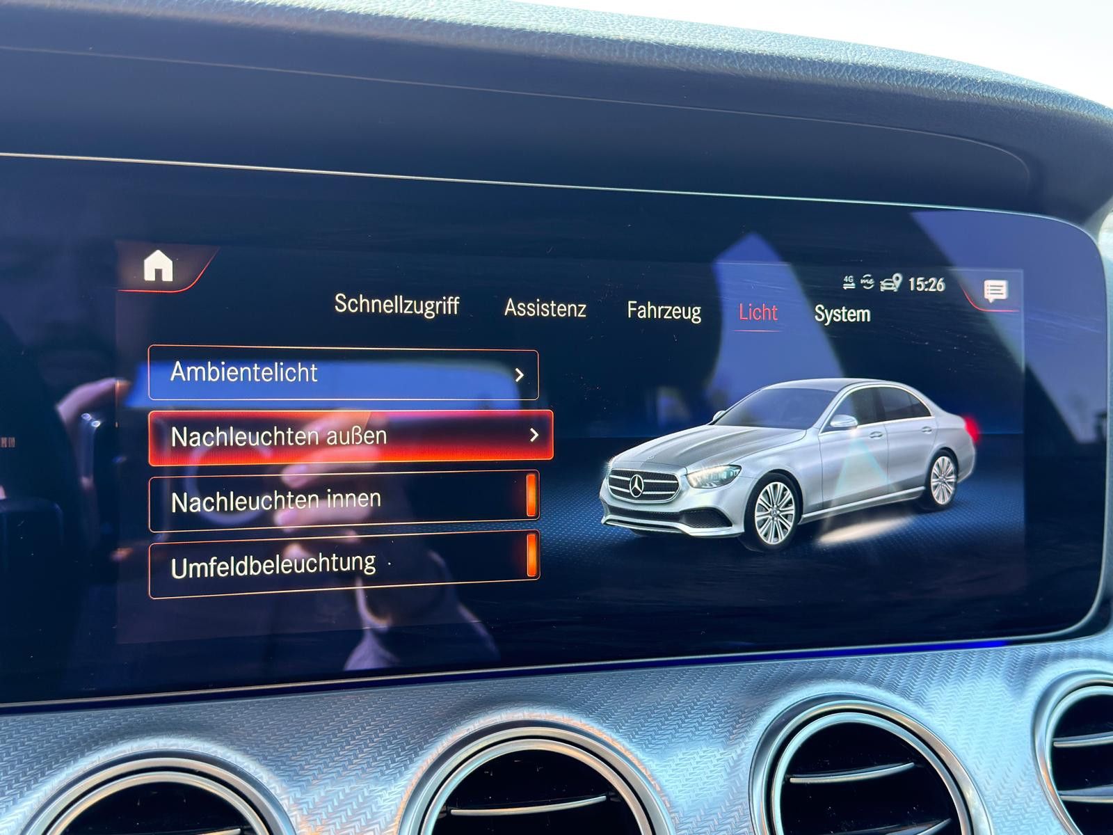Fahrzeugabbildung Mercedes-Benz E 300 E Lim*Avantgarde*E 300 de 4Matic*360*Burm.
