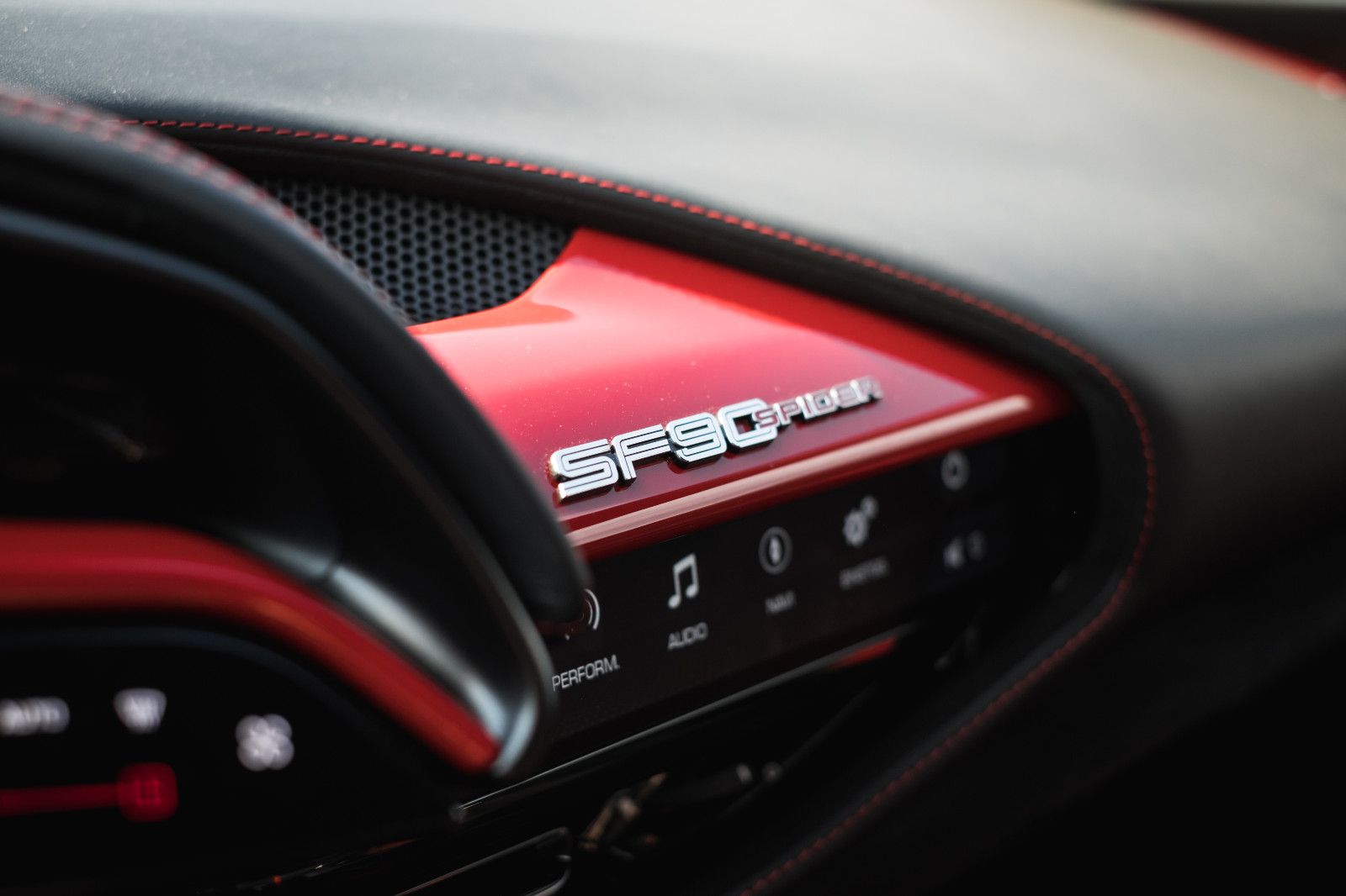 Fahrzeugabbildung Ferrari SF90 Spider-Carbon Wheels-Lift-Daytona Seats-AFS
