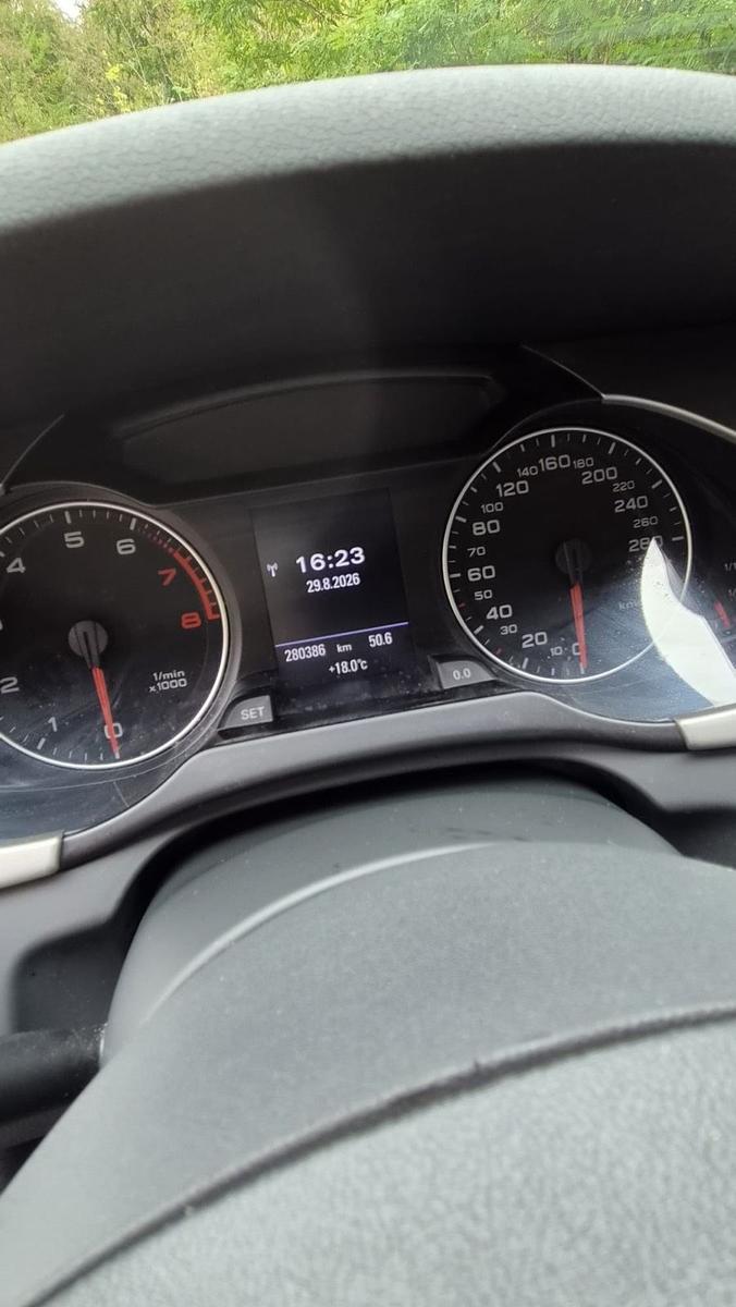 Audi A4 2009 — photo 11