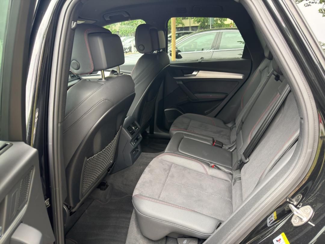 Fahrzeugabbildung Audi Q5 TFSI e S line Q5 business 55 TFSI e quattro S
