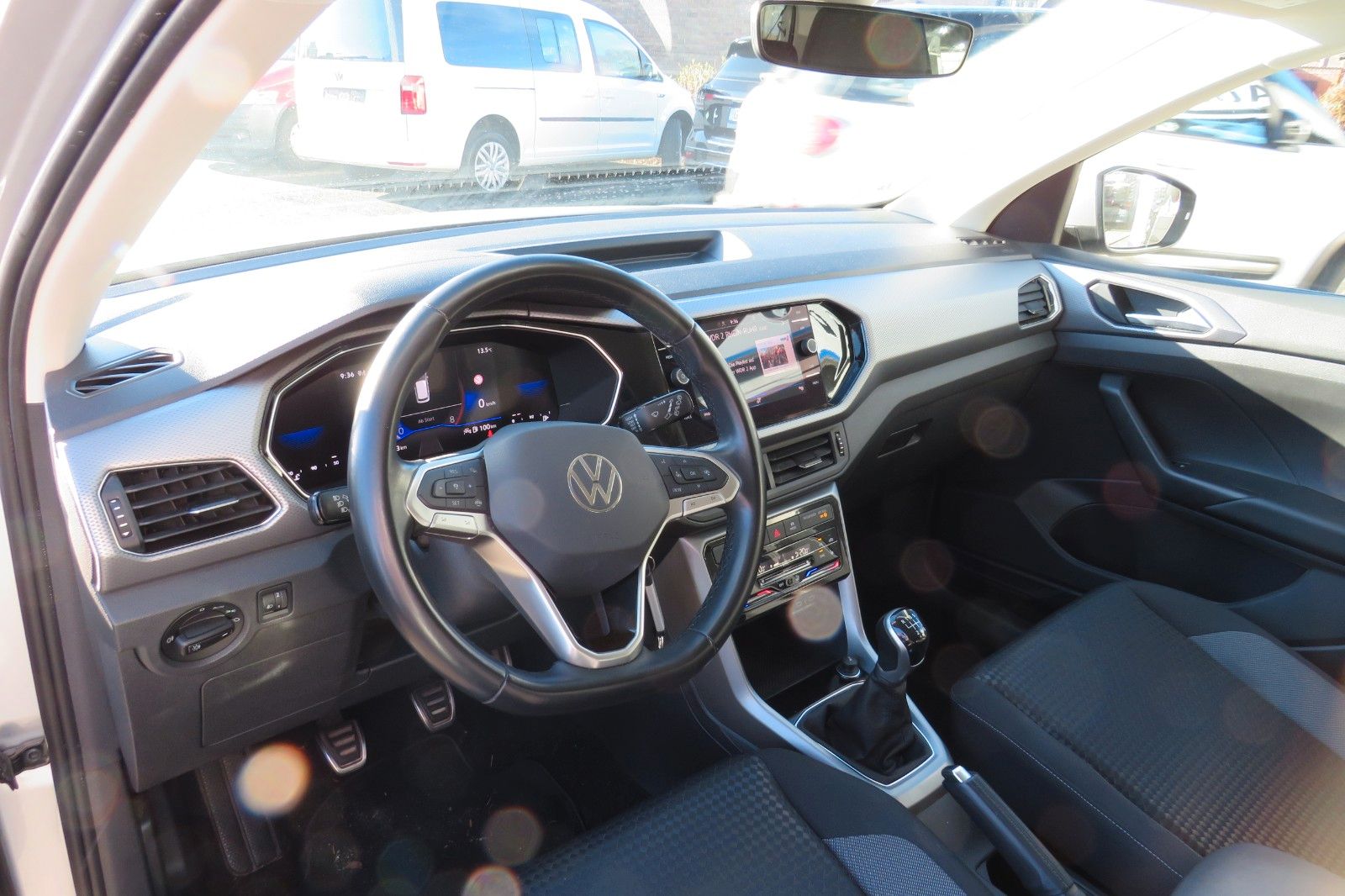 Fahrzeugabbildung Volkswagen T-Cross Active ACC NAVI APP GJ SITZH. PDC 1HD