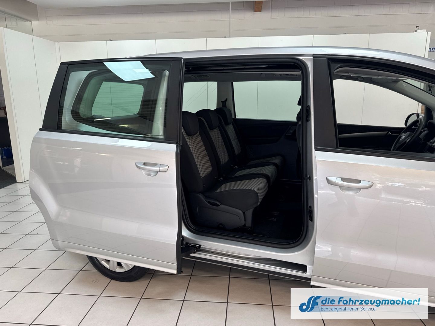 Fahrzeugabbildung Volkswagen Sharan Trendline BMT Dyn. Kurvenlicht Mehrzonenk